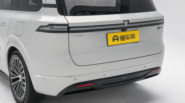 23.99万起,配华为智驾+空气悬挂,大六座布局,比理想L9便宜!