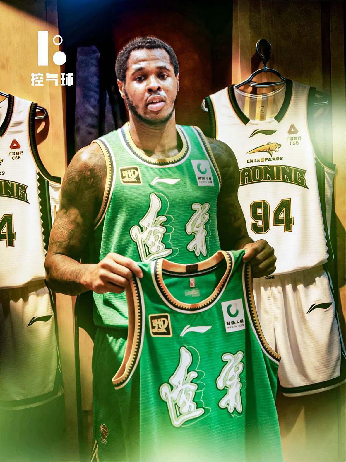 马库斯・亨特就位沈阳！和辽宁的签约手续全部搞定，94号球衣已备好！回顾他的四川