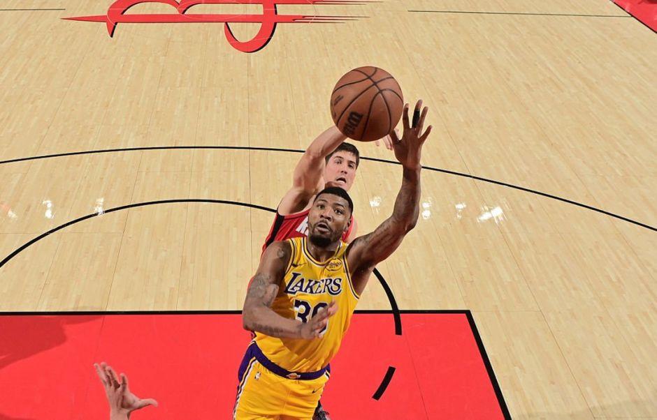 火箭这个阵容G4的发挥，给人感觉就是苏乞儿打赵无极，但火箭不会亢龙有悔这一招