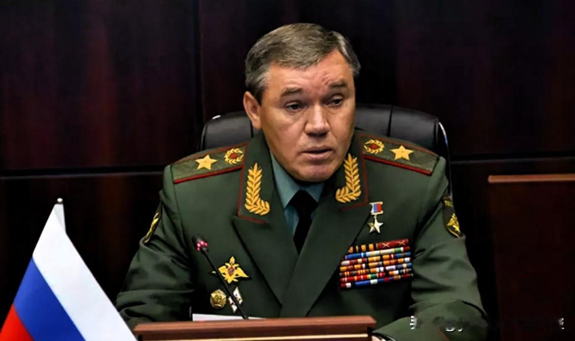 【俄总长向驻俄武官通报2025年战果】12月18日，俄军总参谋长格拉西莫夫大将