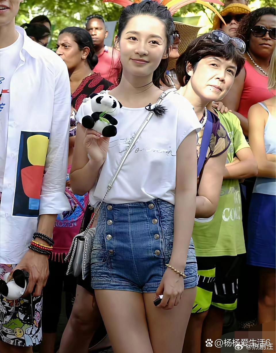 天啦，李沁早年竟然长这样，谁看了不迷糊？