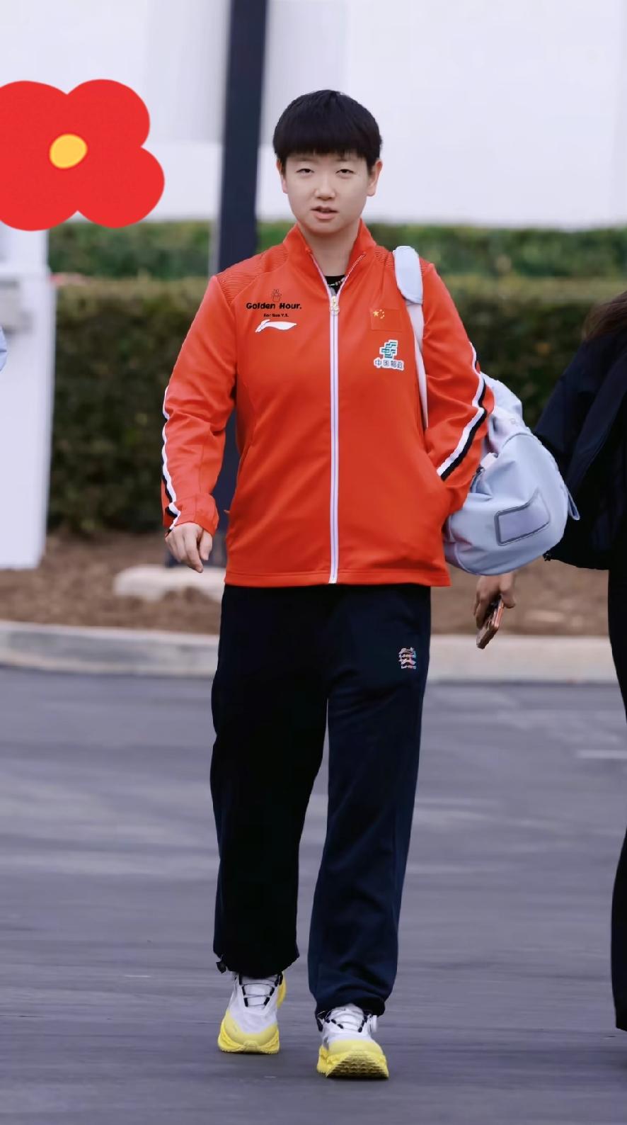 我会千百次爱上她，上训小莎也是美美哒！话说，我宝这裤子是怎么个情况，有点儿滴里咕