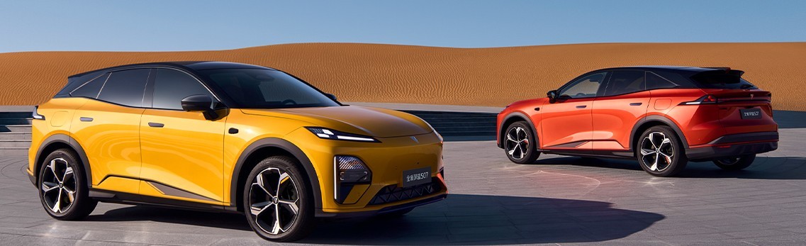 现在开深蓝S07，一周通勤压根不用老想着充电，晚上回家插上桩，第二天一准满电出发