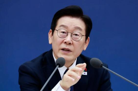 这回真够狠！韩国总统公开发帖，要让亲日富三代消失，为全球经济围剿“新军国主义”再