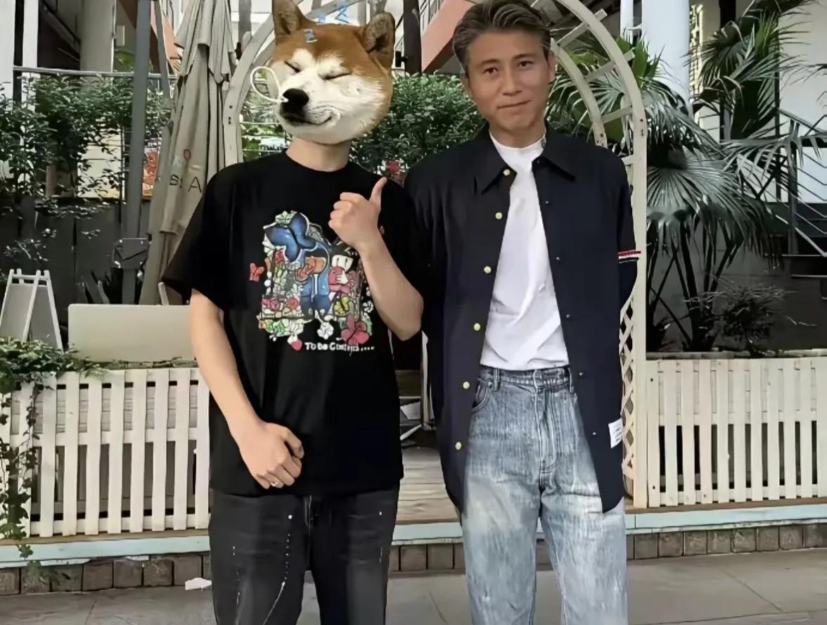 不接综艺不跑商务，52岁李乃文常住重庆，每天雷打不动接送孩子有重庆朋友说，在渝