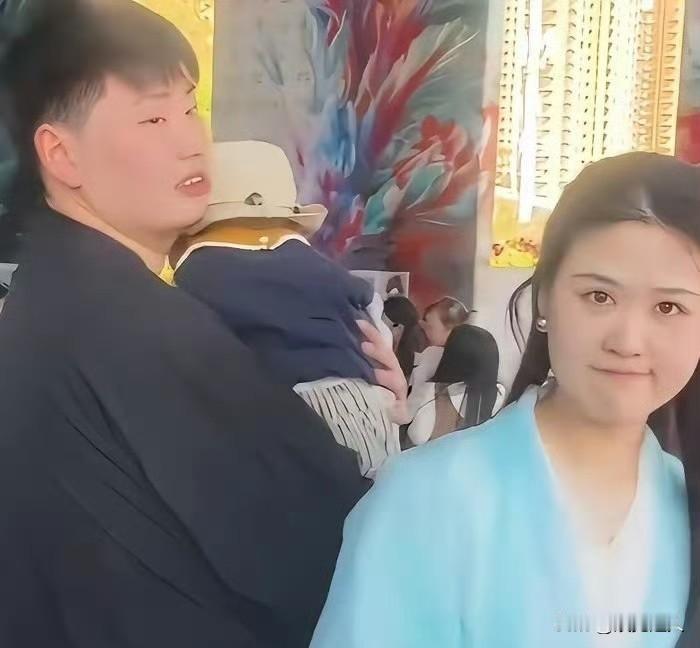 刷到朱小伟和陈萌的小日子，很多人第一反应是羡慕。有个会挣钱的老爸，家里几千万