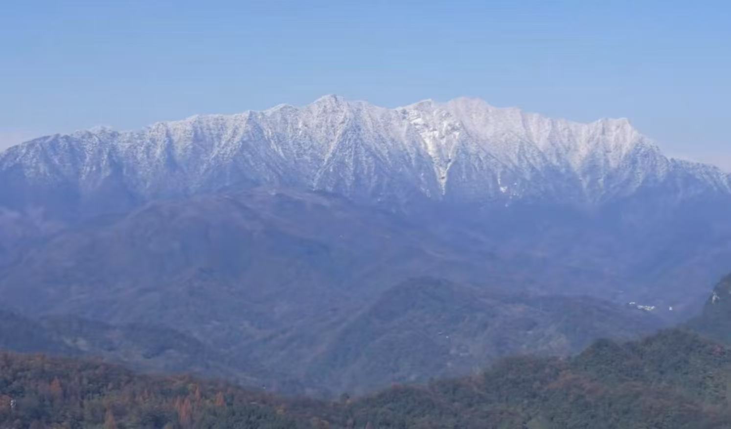 解锁四川高校雪山风采好让人惊艳的景色，看着这样的雪山风采都会让人惊喜不已，可以