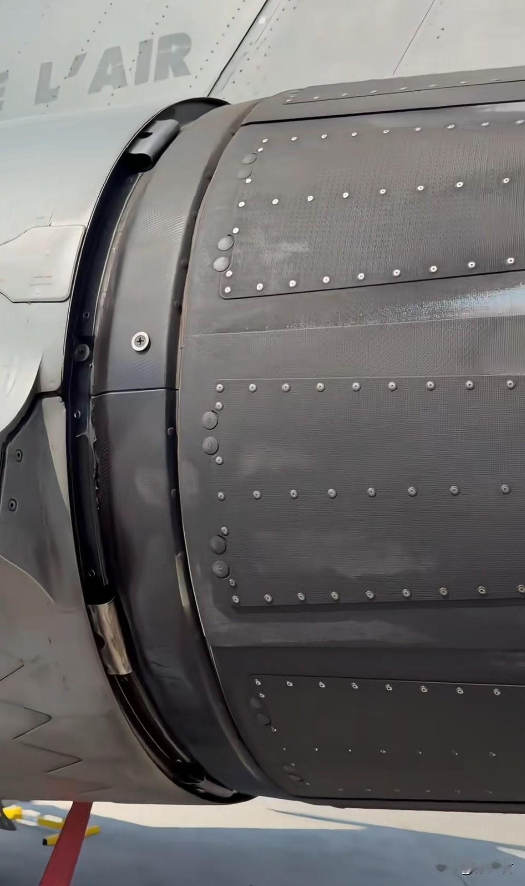 法国阵风战斗机为何售价如此高昂？且看迪拜航展上近距离拍摄的其发动机尾喷管。有没有