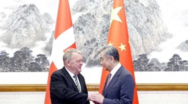 丹麦外长来谈台海，王毅提格陵兰丹麦外长竟然跑来中国谈台海，真是让人跌