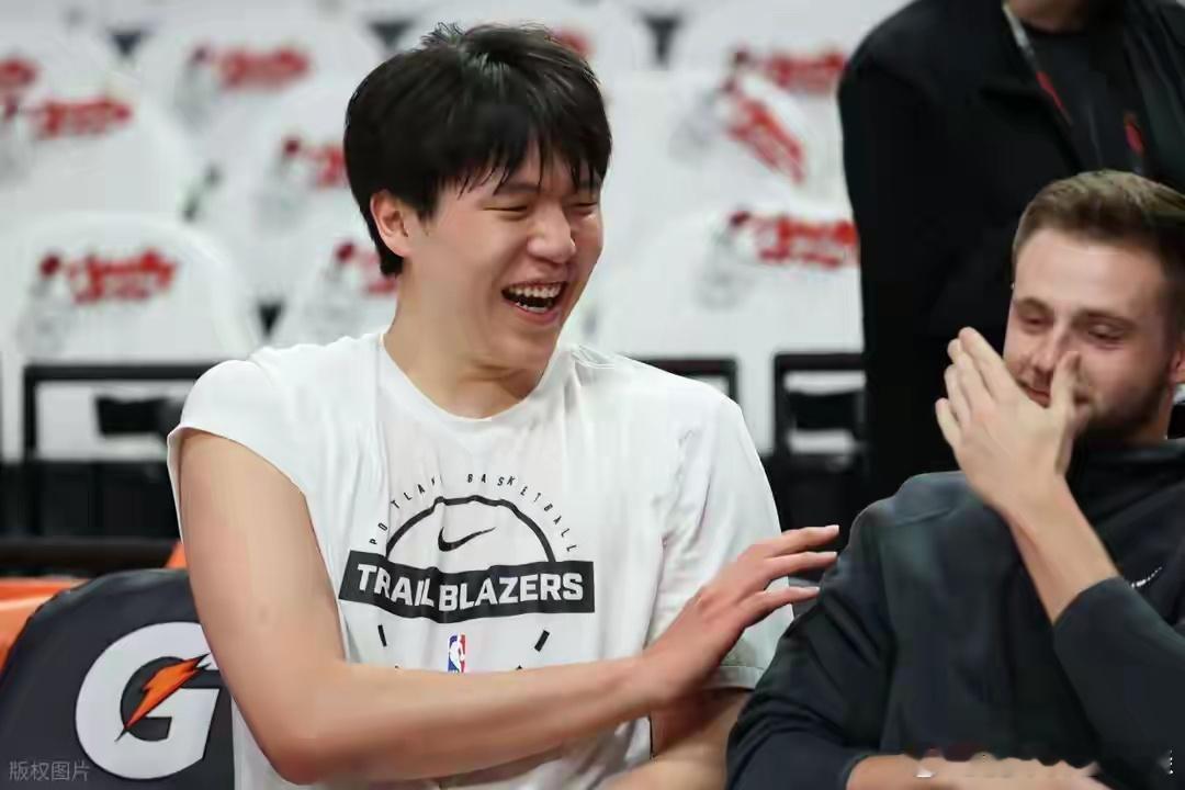 波特兰开拓者开拓者队记CaseyHoldahl更新个人社媒，晒出了杨