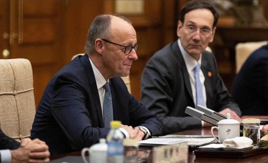 2月25日，默茨访华的第一天，就获得一笔“超级订单”，120架空客飞机，让默茨合