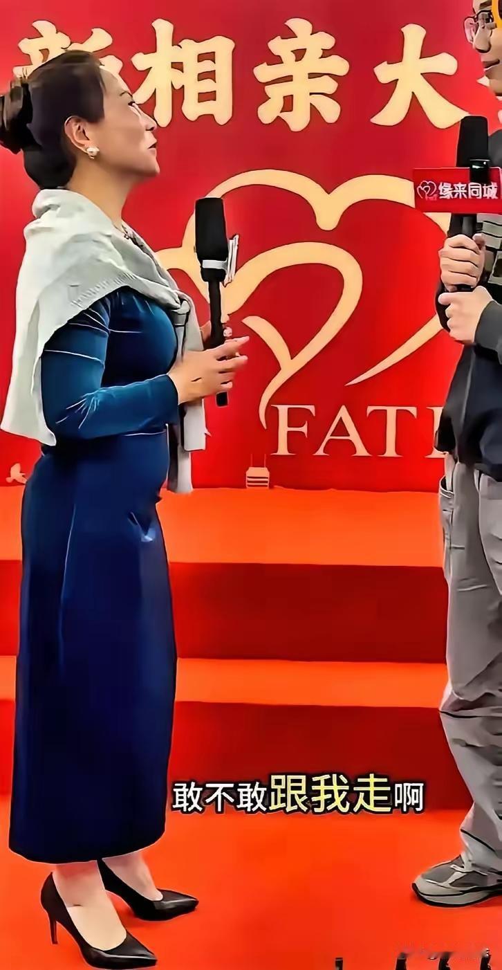 义乌五十岁的大姐参加了一场相亲会，没想到一眼就看上了一位年轻的小伙，大姐直接表白