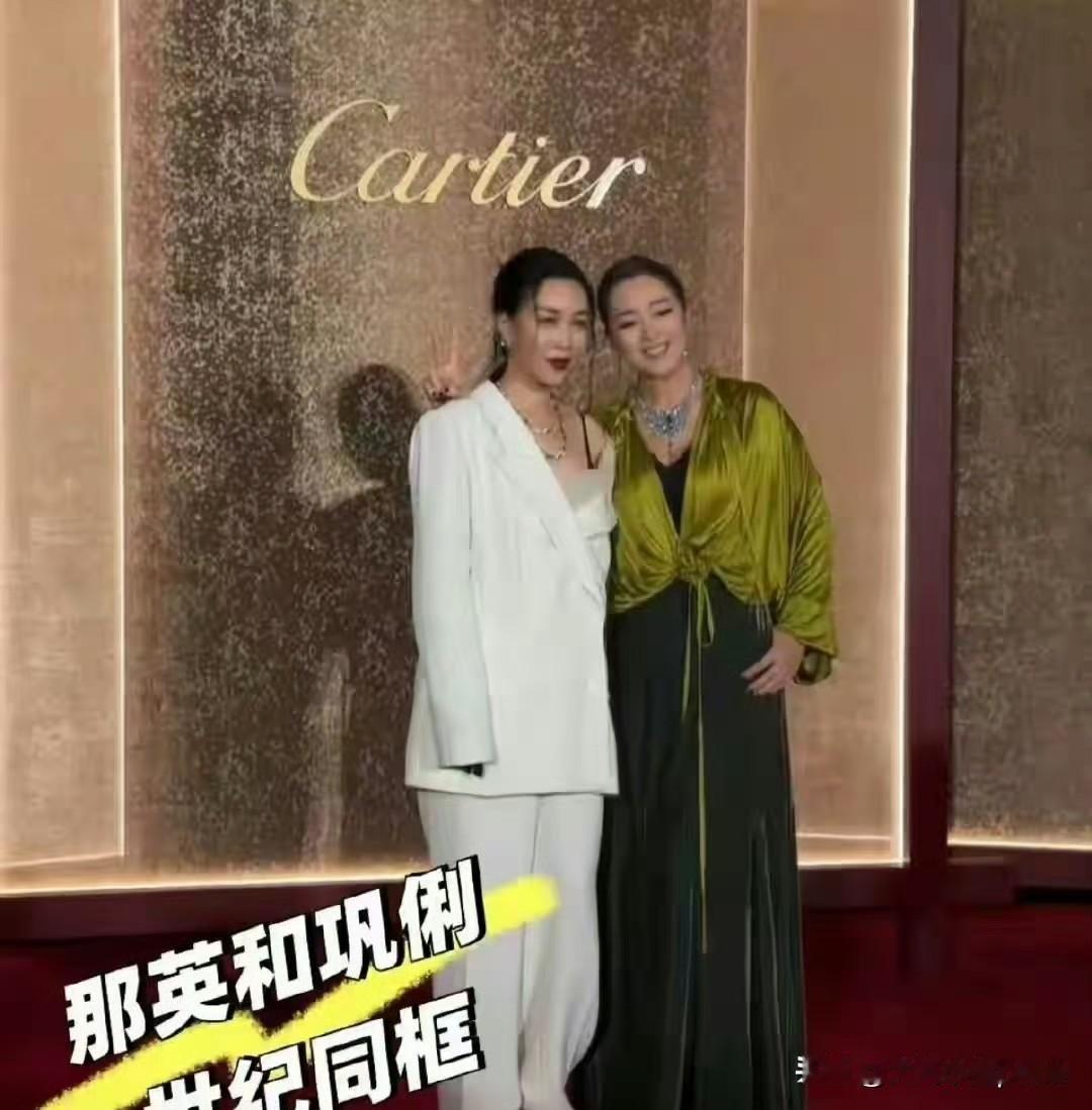 哎呦我天，之前看巩俐演戏总感觉她是那种大脸盘子，气场两米八的感觉！！一对比脸竟然