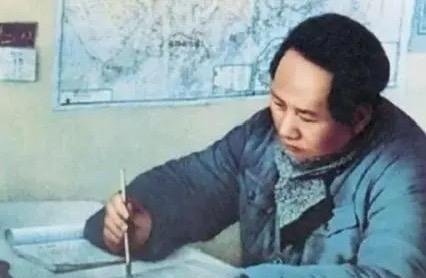 1930年，国军中将张辉瓒被俘，看到毛主席后，他哀求道：“润之，我有钱，别杀我，