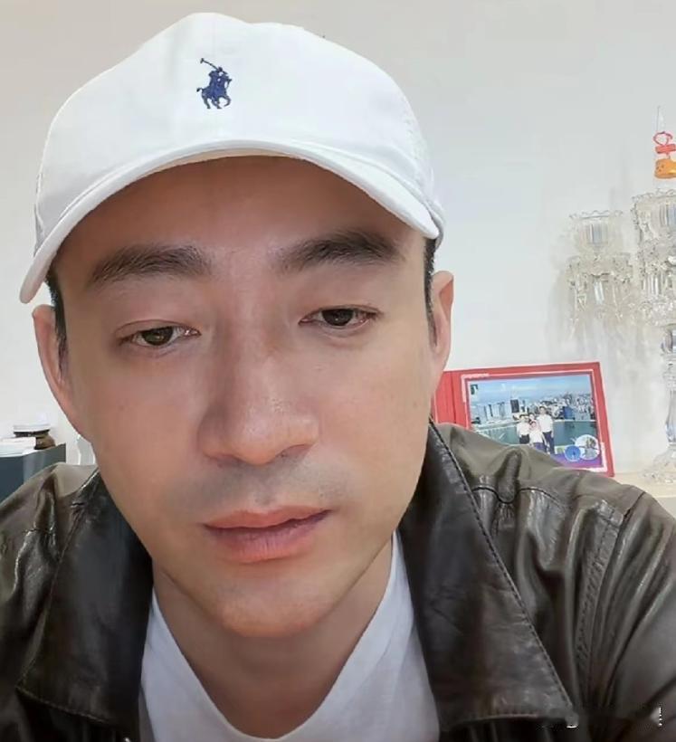 小菲开播透露三个消息，其中，小宝宝的名字，得到了网友们的一致好评！原来网友们才知