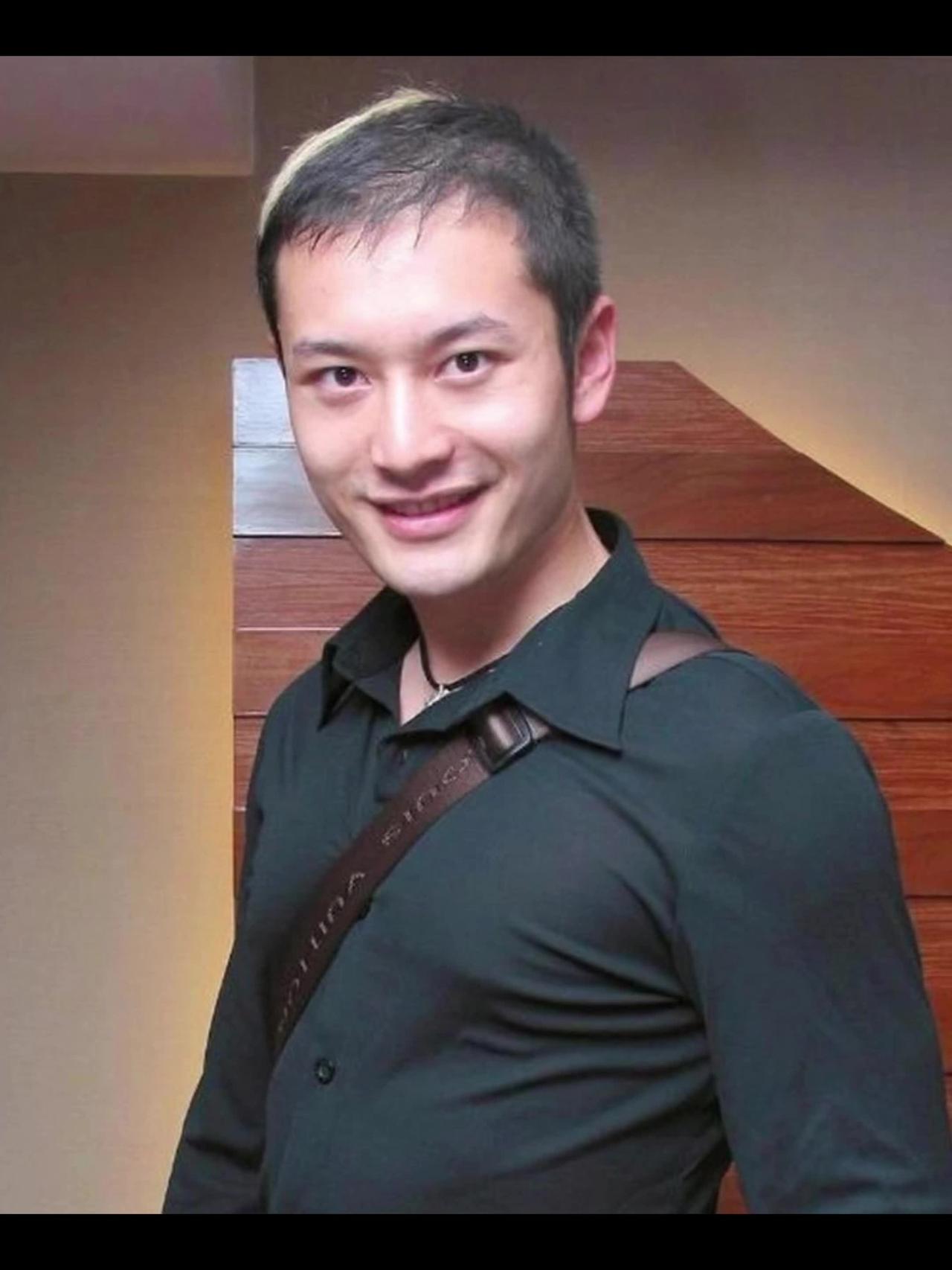 什么叫捡了芝麻丢了西瓜？看黄晓明就知道了。离开了杨颖之后，黄晓明很快就找到了下一