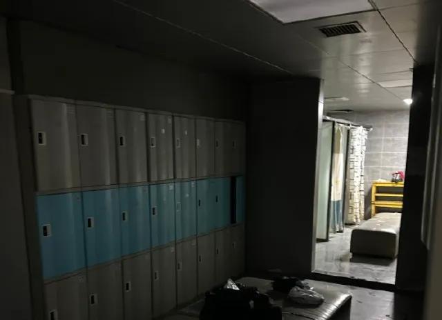 “太变态了！”7月3日报道，山东济宁，一名21岁的男子在健身房里遇到一位身材很好