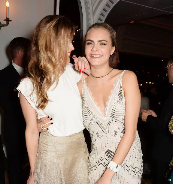 CaraDelevingne首度回应她与amberheard艾梅伯希尔德的关