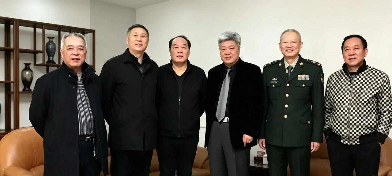 1967年10月，保卫人员向许世友报告：司令，有人要见你，许世友吼了一声：不见，