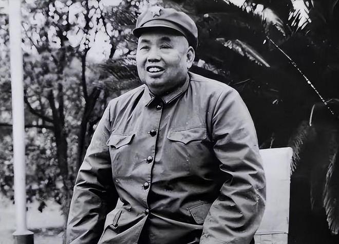 许世友的第二位妻子叫雷明珍，在许世友被关押的时候，和他提出离婚，这让许世友非常伤
