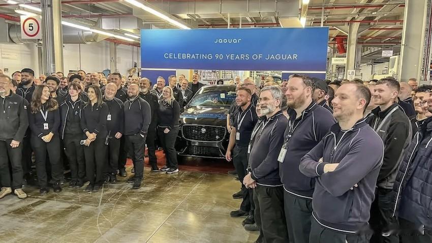 英国品牌Jaguar（捷豹），在12月19日下线最后一辆F-Pace，正式宣