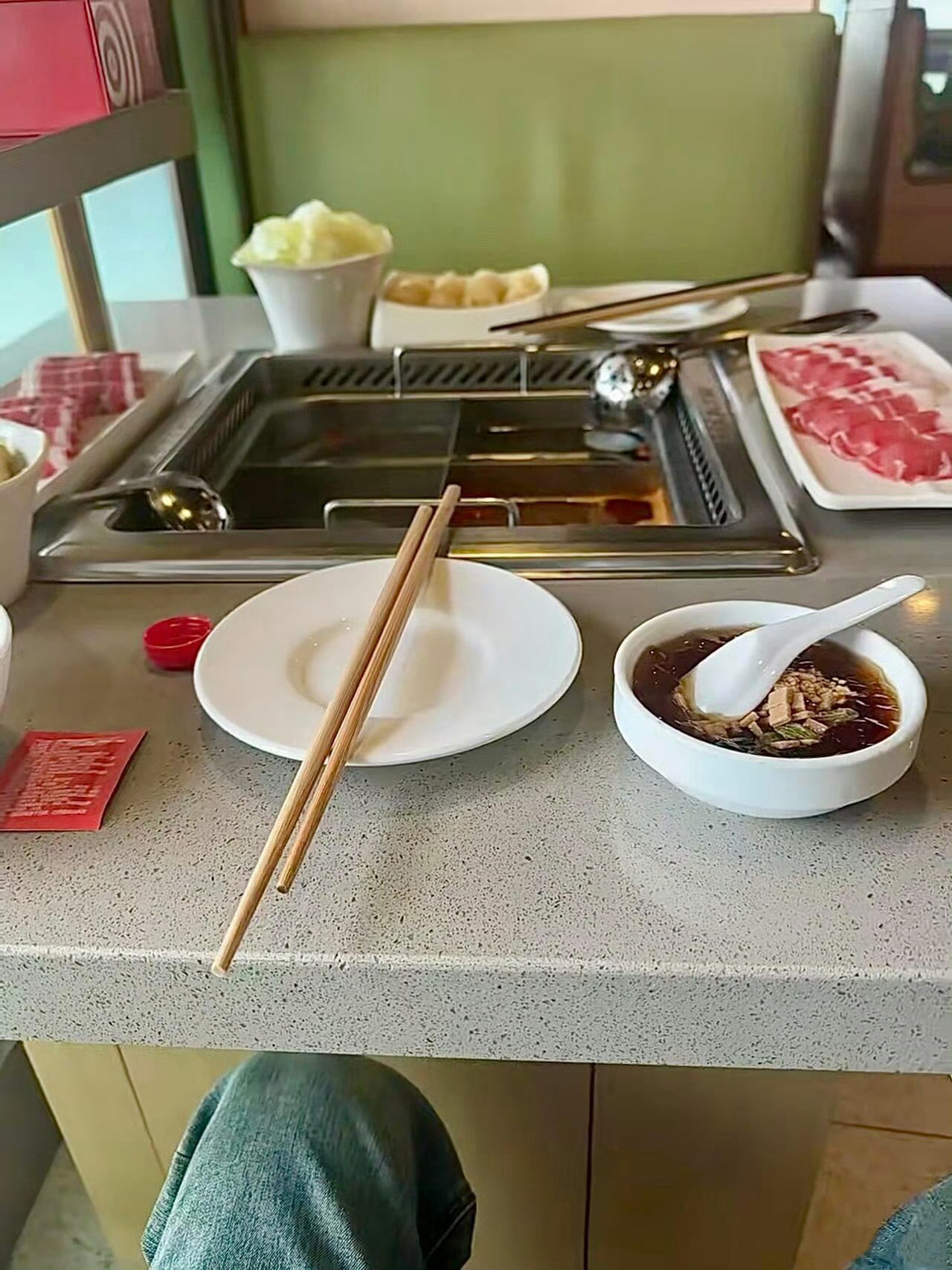 相亲都开始海底捞了？