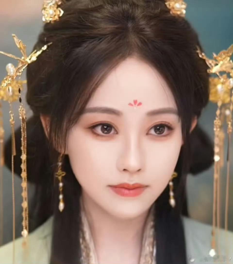祝绪丹本人来了都得愣两秒这哪里是仿妆，这简直就是大变活人，看得我一愣又一愣[允