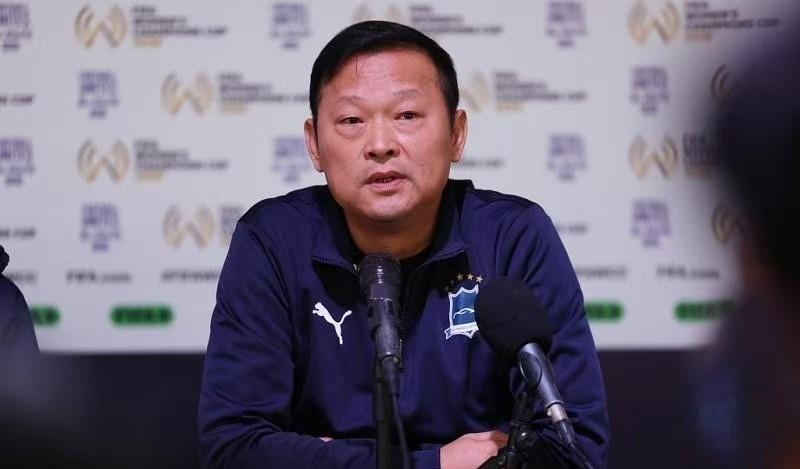 中国女足主教练安特·米利西奇确实已经下课，而新任主帅人选也已浮出水面。澳大利亚籍