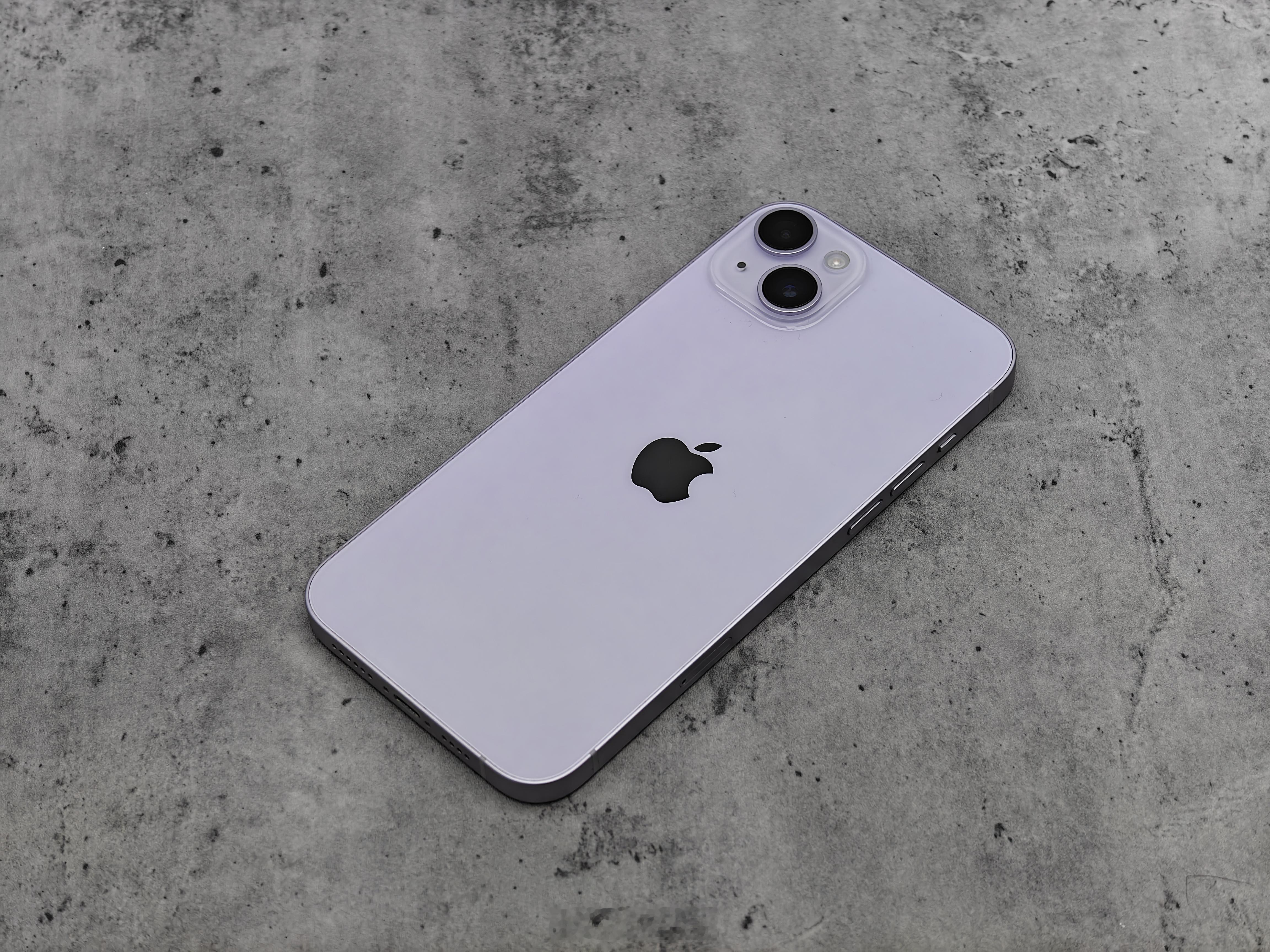 苹果之前复活了原本很畅销的Plus，但14，15，16三代不佳的销量让苹果还是放