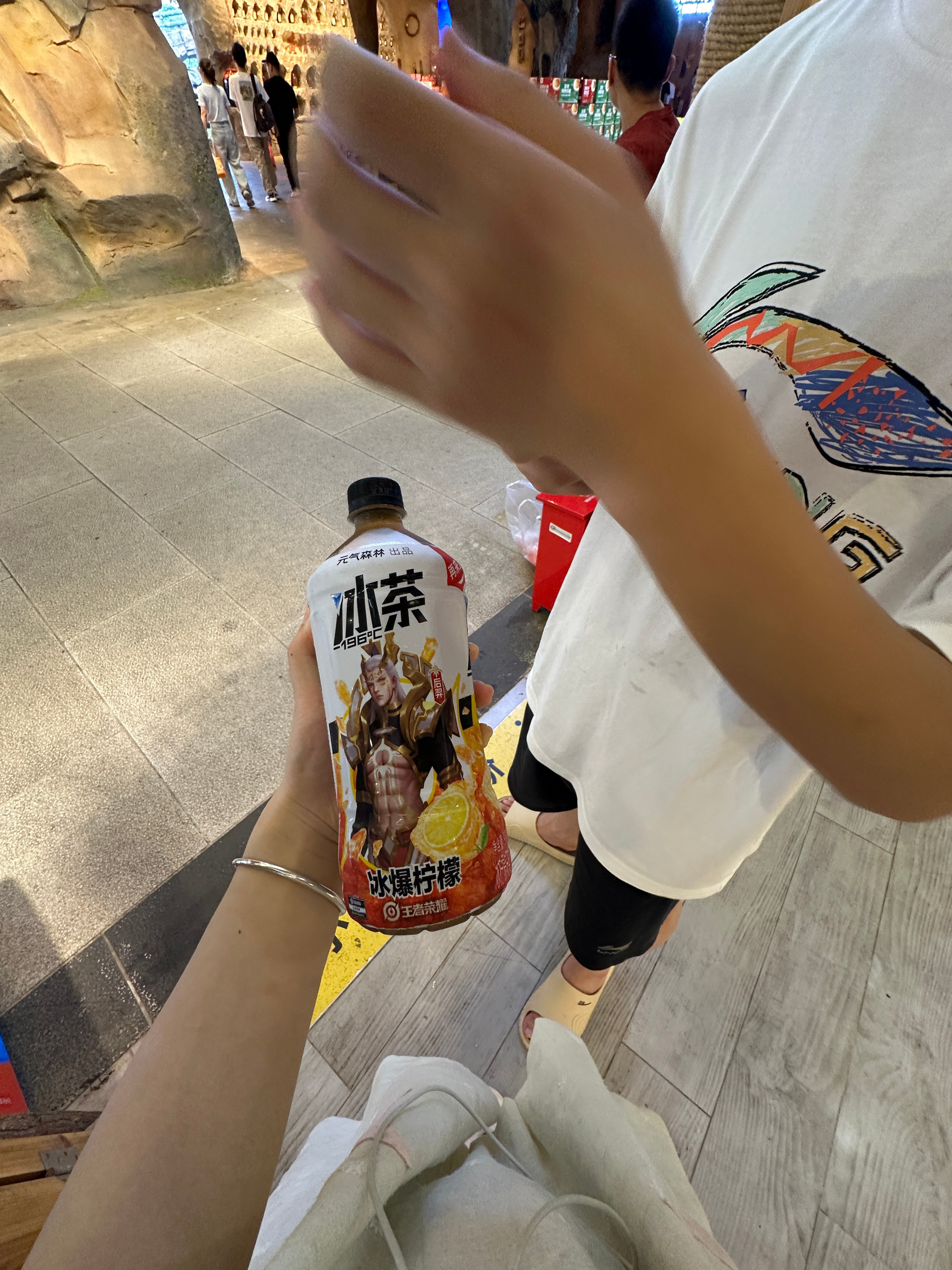 我说拍一张先我弟就这样迫不及待