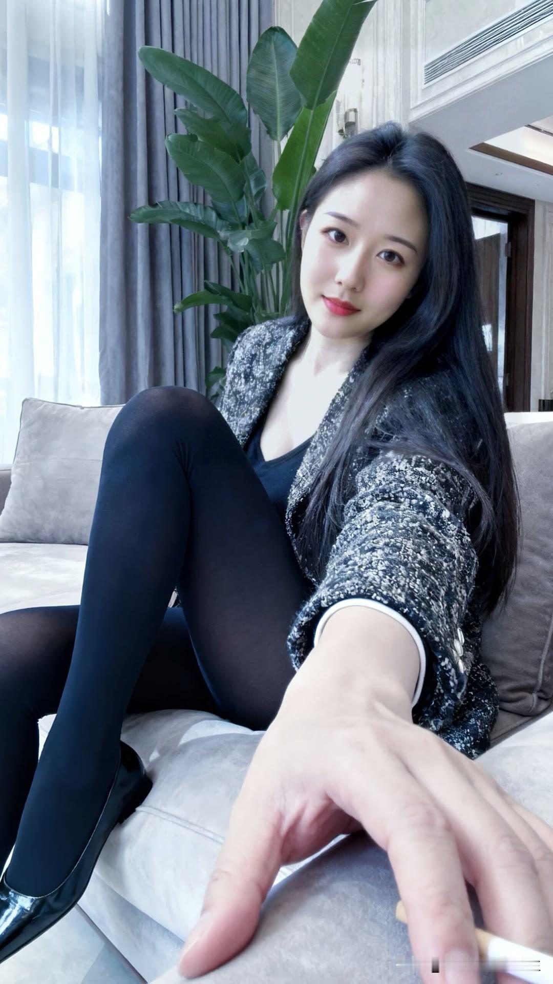 人生的路走走停停，边走边看是一种优雅，边走边忘是一种豁达！当你被生活抽了耳