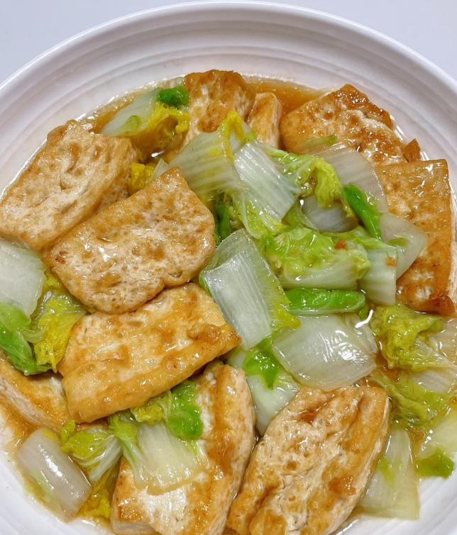 说了我爸多少次了，吃点好的，吃点好的，就不听，每天晚上就是白菜豆腐，豆腐白菜，连