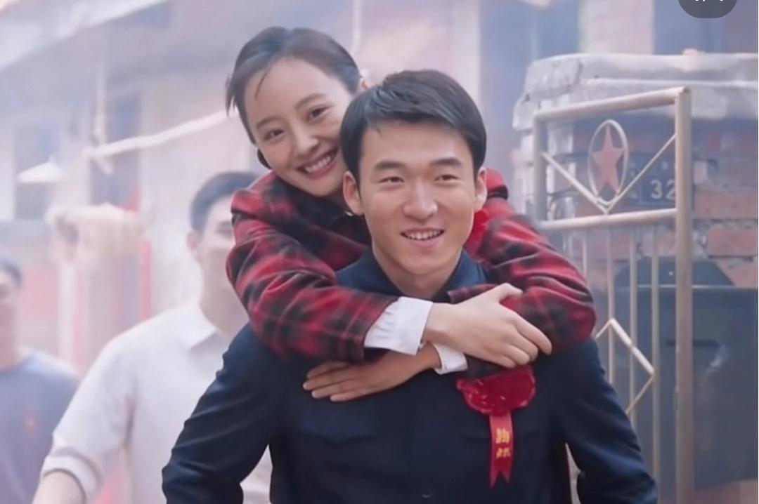 今晚的剧情有被费霆气到。不是，你工作不适应就不适应吧，怎么还背锅背成习惯了千辛