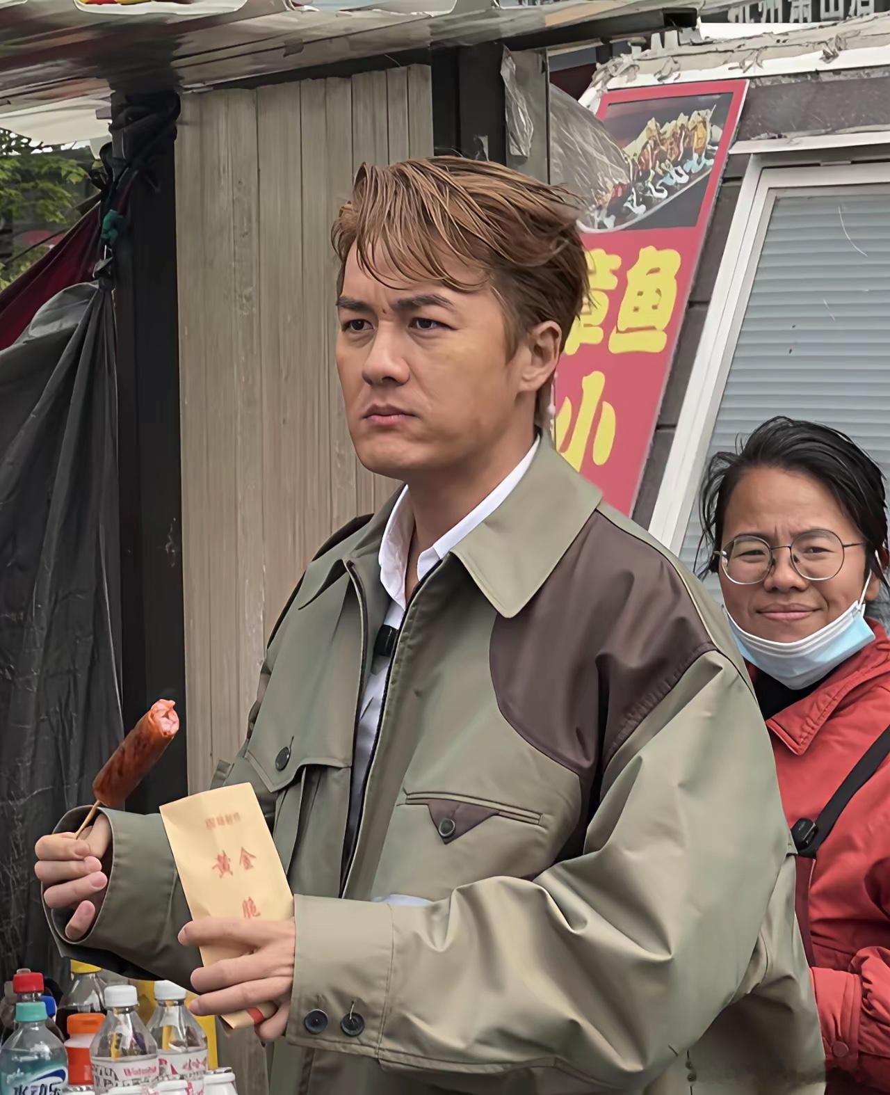 凌晨5点，贵阳的冷风刮在脸上。吴克群没喊“321上链接”，他干了件更狠的事：直接