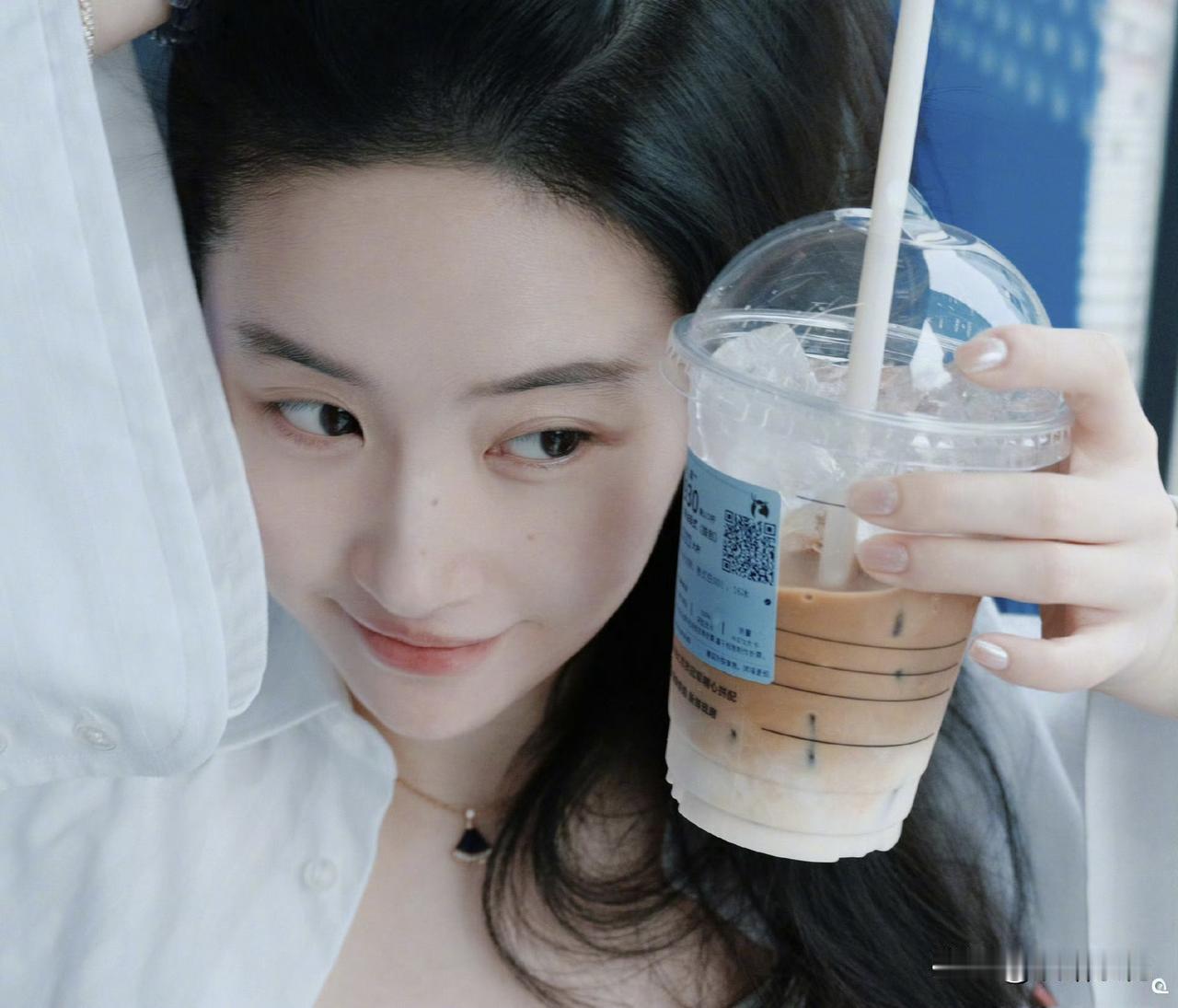 你可以质疑刘亦菲的演技，你甚至可以质疑她的智商，但是有一点你得承认，那就是刘