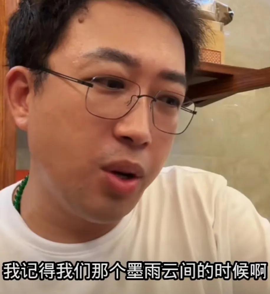 于正开撕单依纯！5月21日，于正在直播时，突然提起了单依纯，并说单依纯之前明明