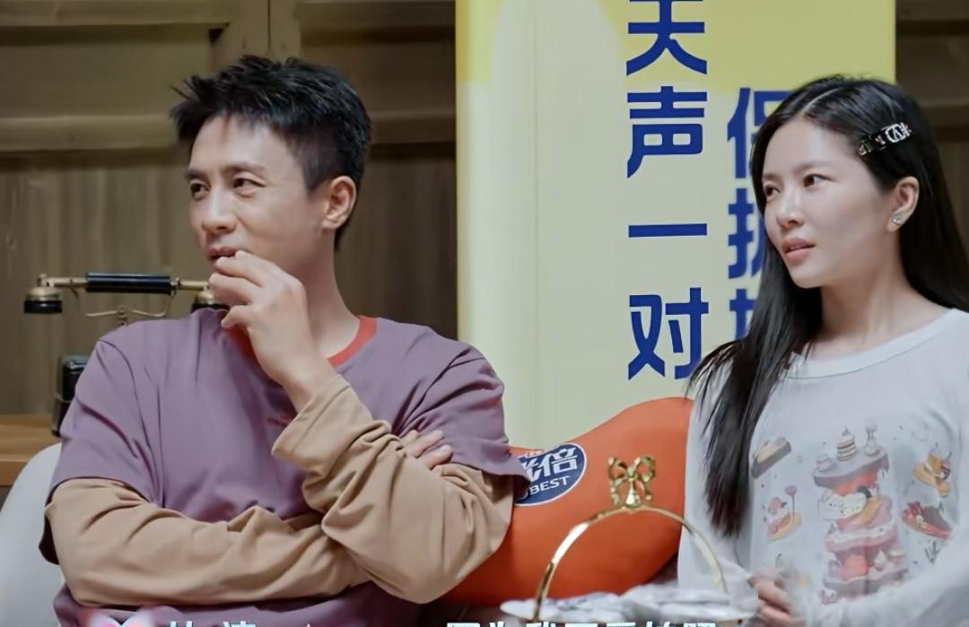杜淳生活里不爱拍照，老婆王灿是特别喜欢拍照，杜淳:“她每次拍，我一入画，就会有人