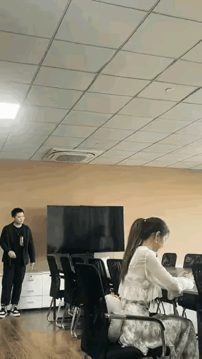 几秒钟演绎从相识，相恋，结婚，到分手[捂脸哭][捂脸哭]