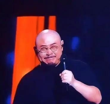 靠几首歌就把刀郎称神称圣很离谱。像王子汝成等几个主播就直言，把刀郎往“死”里推上