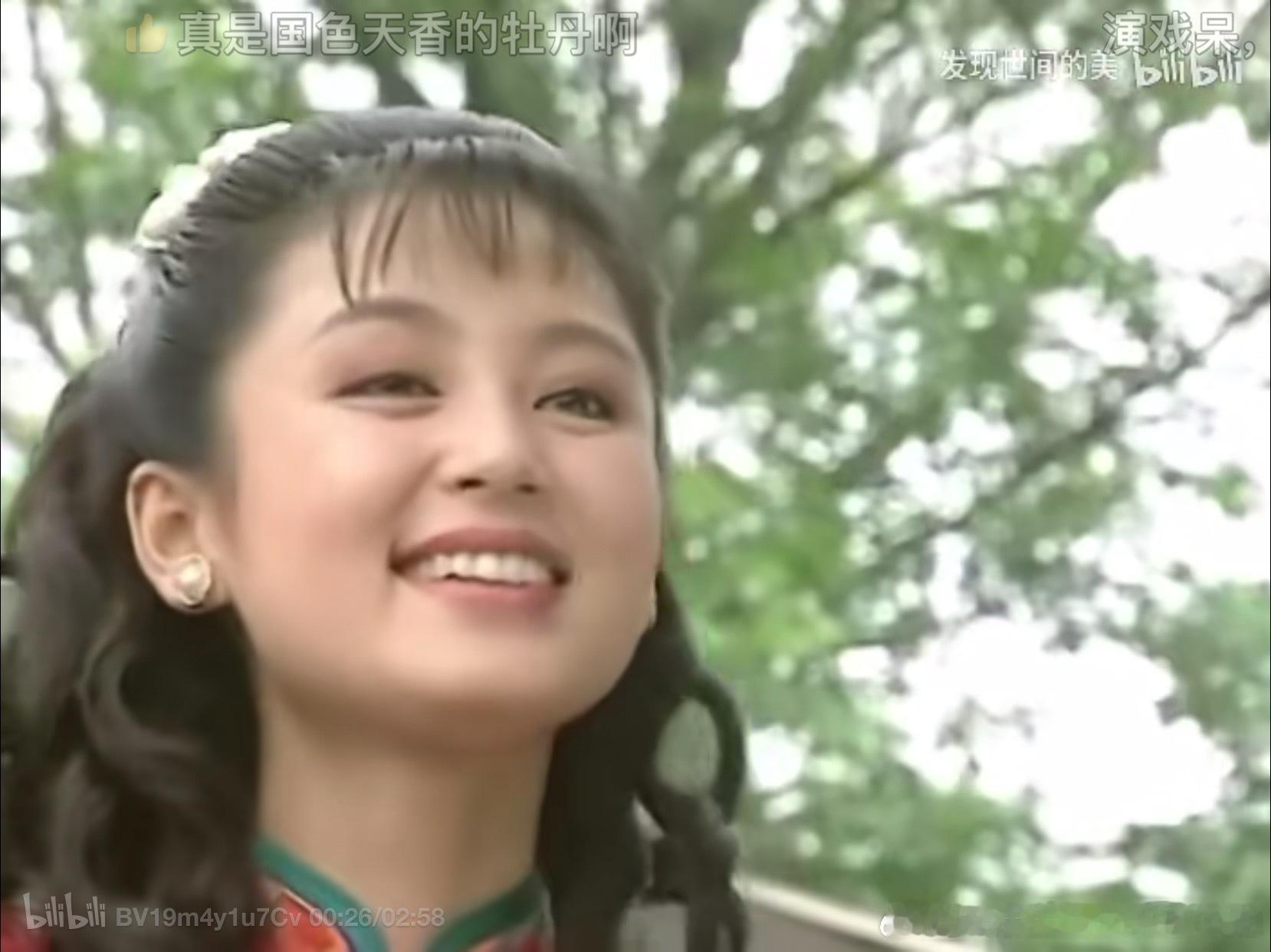 幸亏是颧骨靠后不然这个脸型