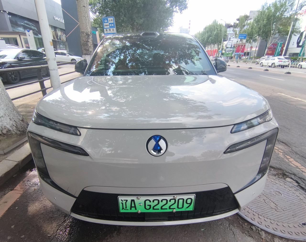 豪华大六座SUV《腾势N8L》全新腾势N8L闪充版焕新上市，定价31.9