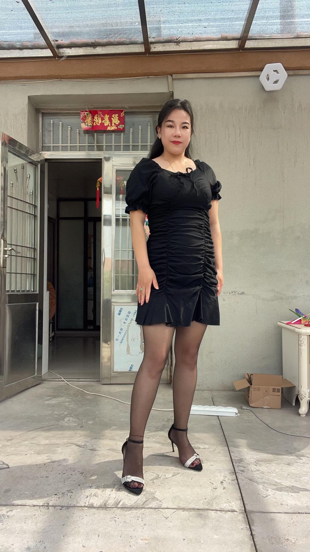 女人味随意穿搭黑色控系列