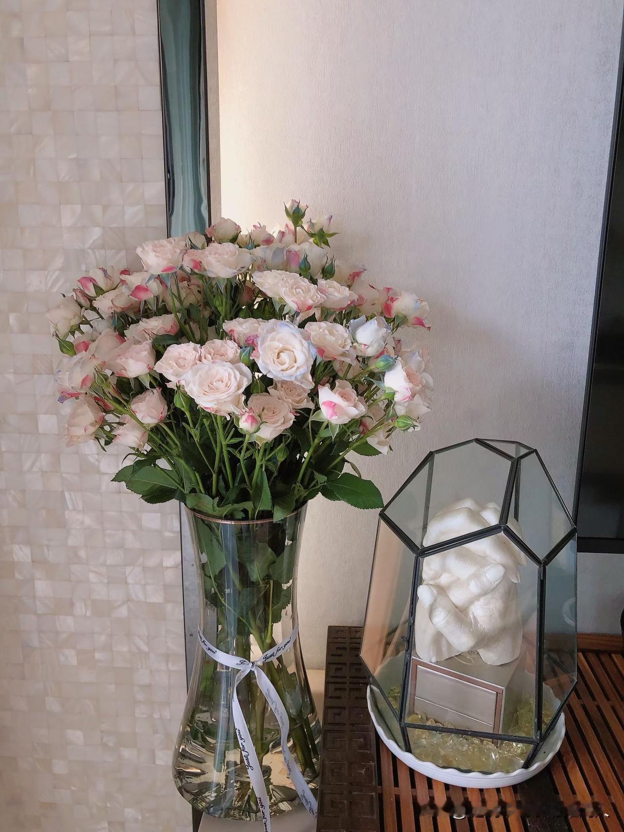 “离婚，离什么婚!不要离，格局打开，我们的青春都给了他，怎么能说离就离呢，耗也