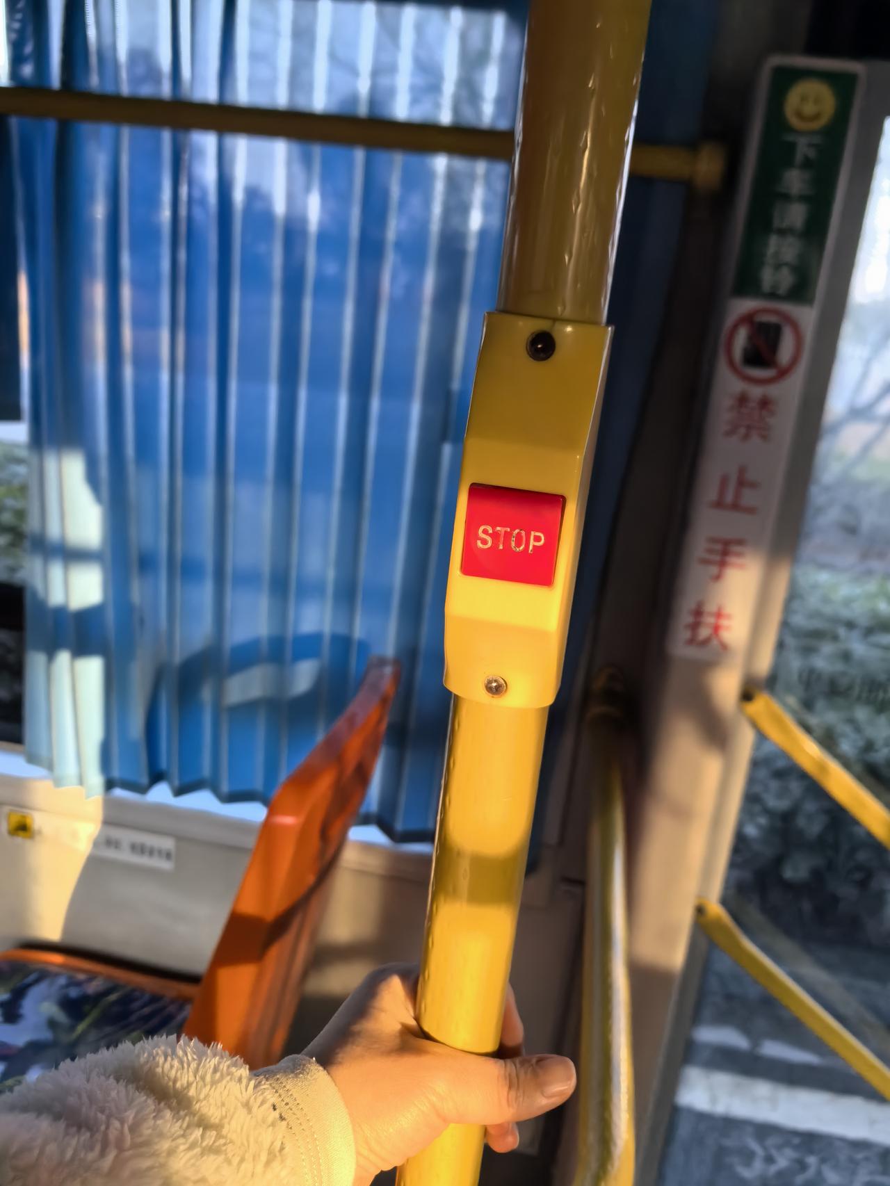 没见过这么奇葩的公交车规则。今天从婆婆家回宁波，先坐公交到地铁站，