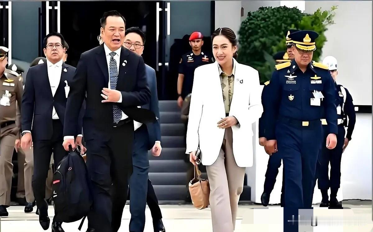 网络上几乎一边倒支持泰国，由此可见电诈多么的让人痛恨。这些园区存在很多年了，基本