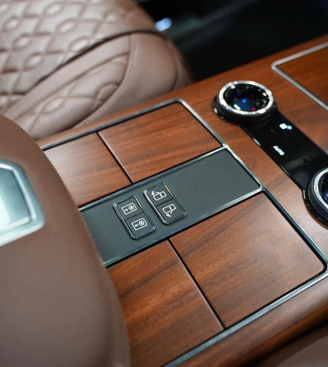 揽胜SVAutobiographyL，一股老钱风！不过确实很有质感！