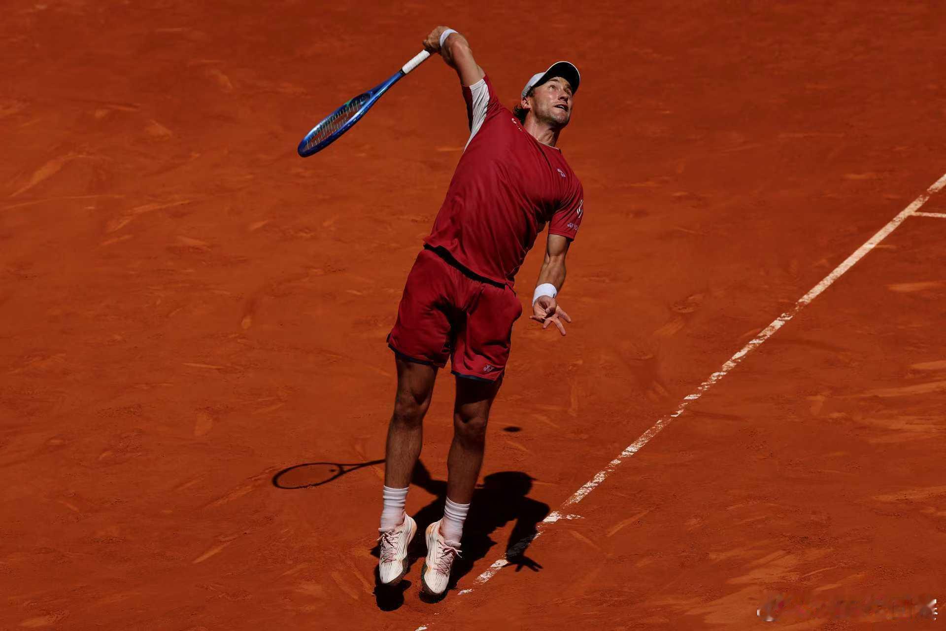 鲁德扳回一城ATP1000马德里大师赛第四轮，西西帕斯拿下首盘抢七大战，卫冕冠