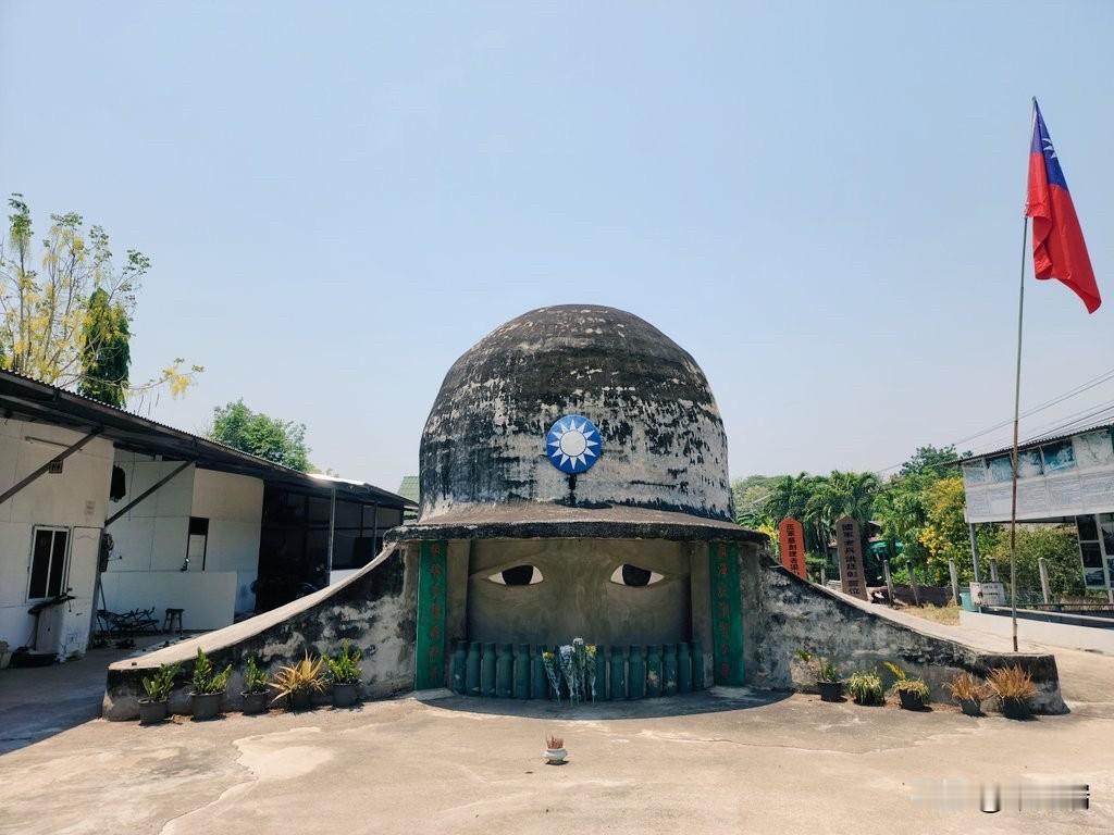 泰国北碧府孤军墓，又名中国远征军阵亡将士公墓于民国114年（2025年）10月2