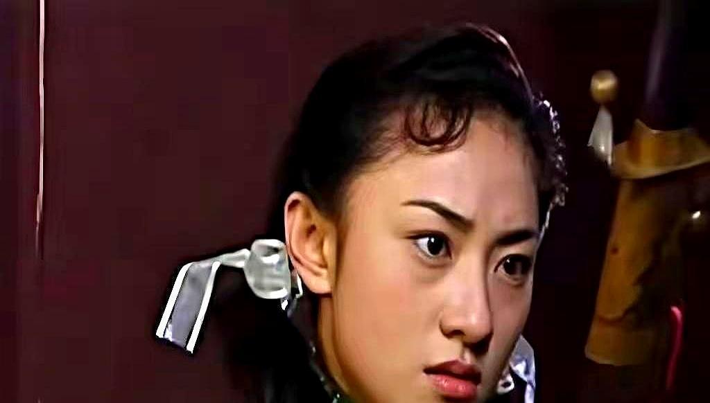 重刷《大宅门》，脊背发凉。白景琦到死才顿悟，所谓“体面”，不过是给活人穿的裹尸