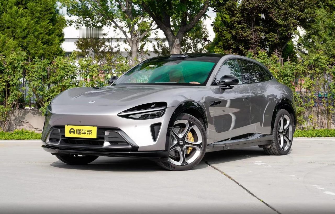 如果你最近在刷二手车平台，看到一辆“准新”的小米YU7，公里数不到100、上牌才